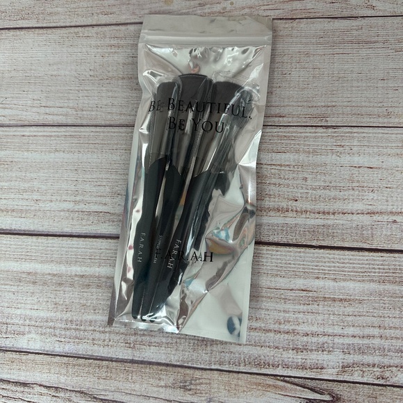F.A.R.R.A.H Makeup Brush Set of 3 - New - Blush, foundation, Highlight, Powder - Picture 2 of 2